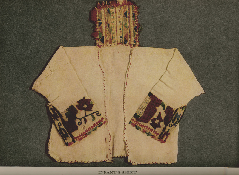 Πουκάμισο νηπίου από τα Κουρούνια Χίου (τέλη του 18ου αιώνα)
